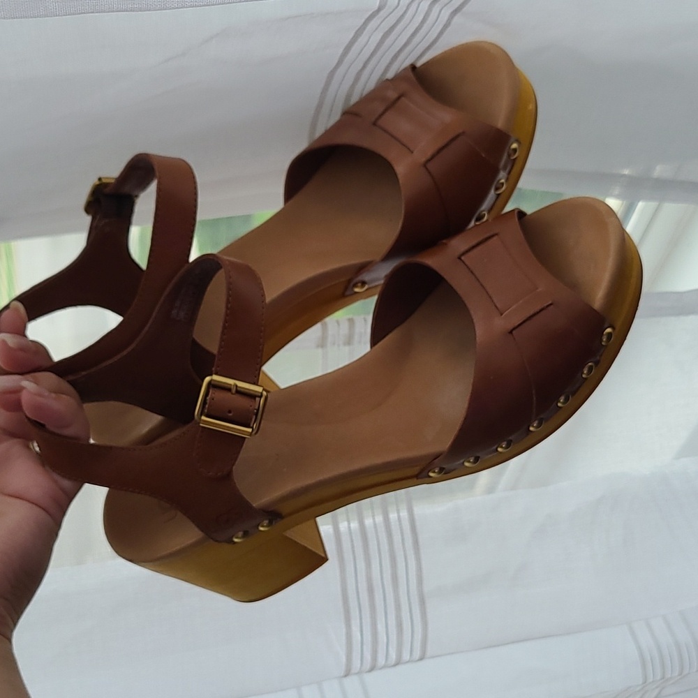 Ugg Wedge Leather Wood Wedge Buckle Sandal Platform